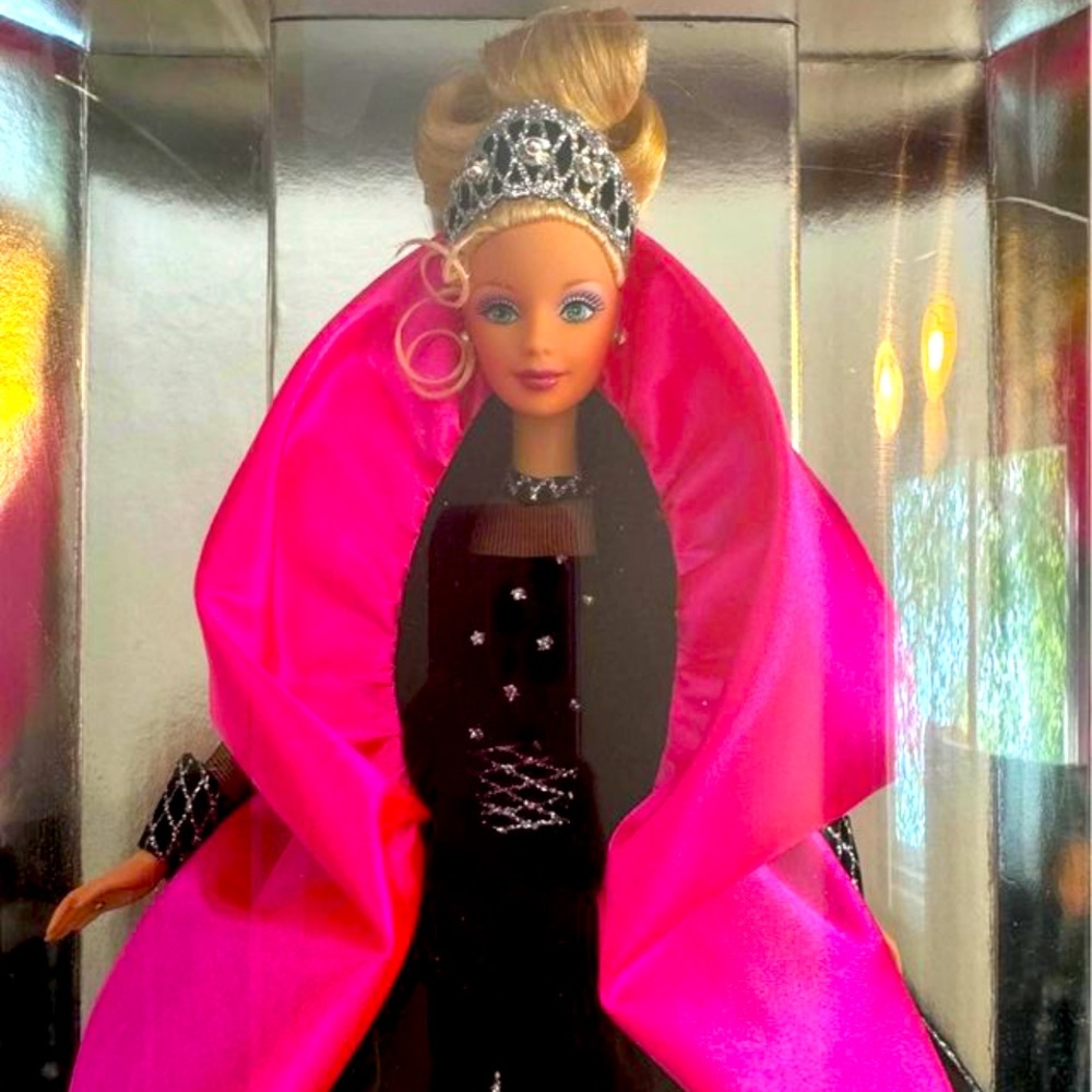 Mattel’s Vintage Barbie 1998 Happy Holidays Special Edition- (NRFB)